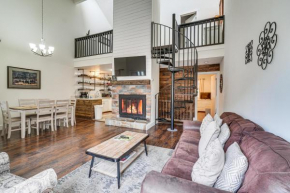 Gatlinburg Mountain Townhome with Pool Access!